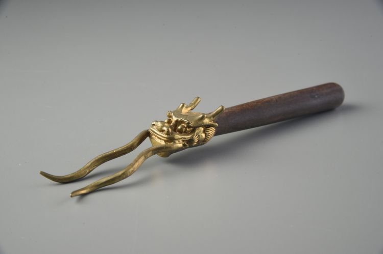 生鐵壺蓋木柄銅器龍頭夾