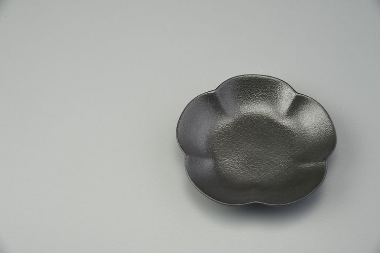 質感黑梅花杯墊