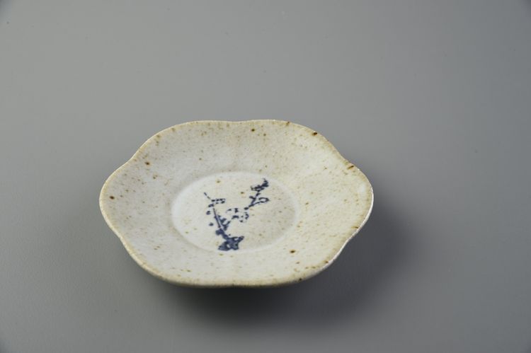 汝窯手繪青花花型杯托/梅花