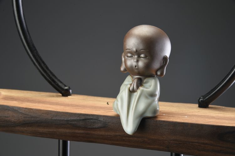 禪心小和尚坐-青瓷