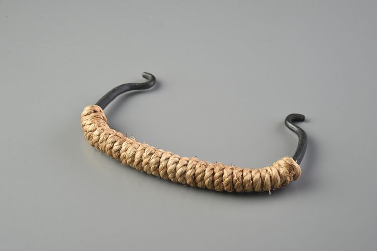 銅製螺旋壺把/大